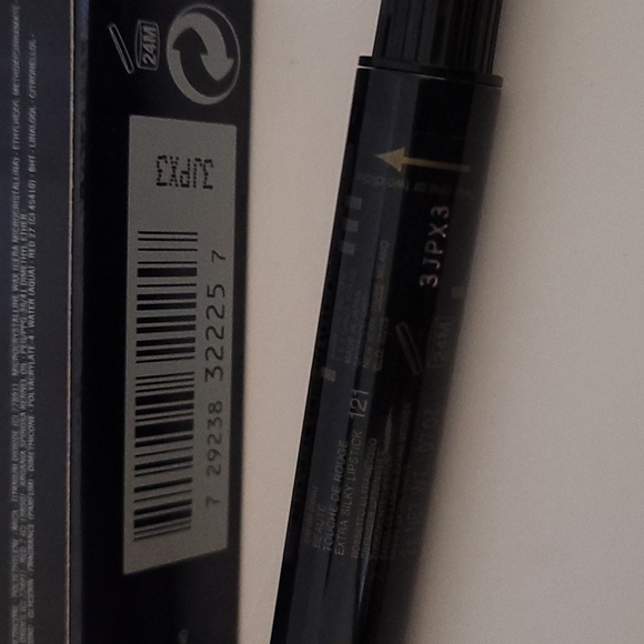 cle' de peau Extra Silky Lipstick 121 - Picture 3 of 4